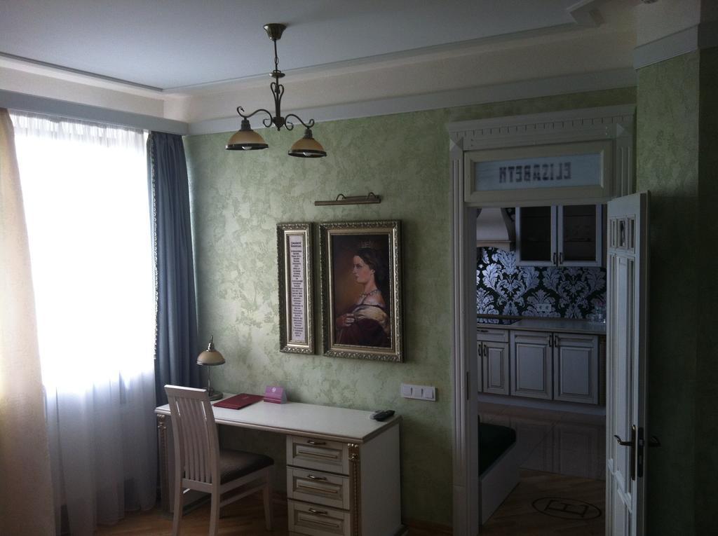Fontush Boutique Hotel Ivano-Frankivsk Room photo